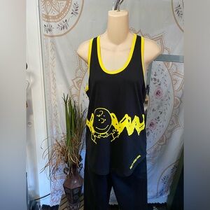 Like new Cedar Fair Knotts Berry Farm Peanuts Charlie Brown Black & Yellow Tank